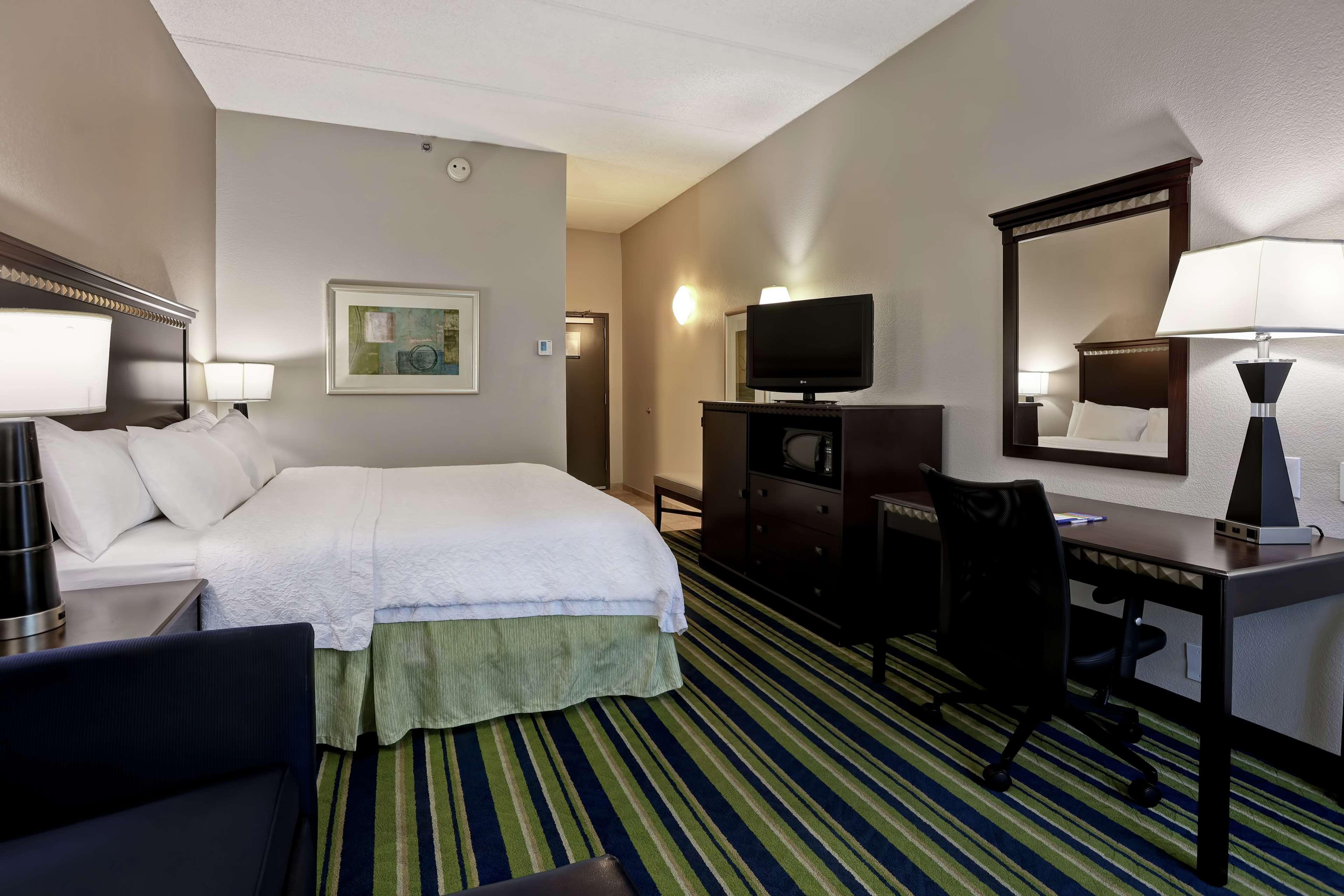 Hampton Inn Atlanta-Удсток Екстериор снимка