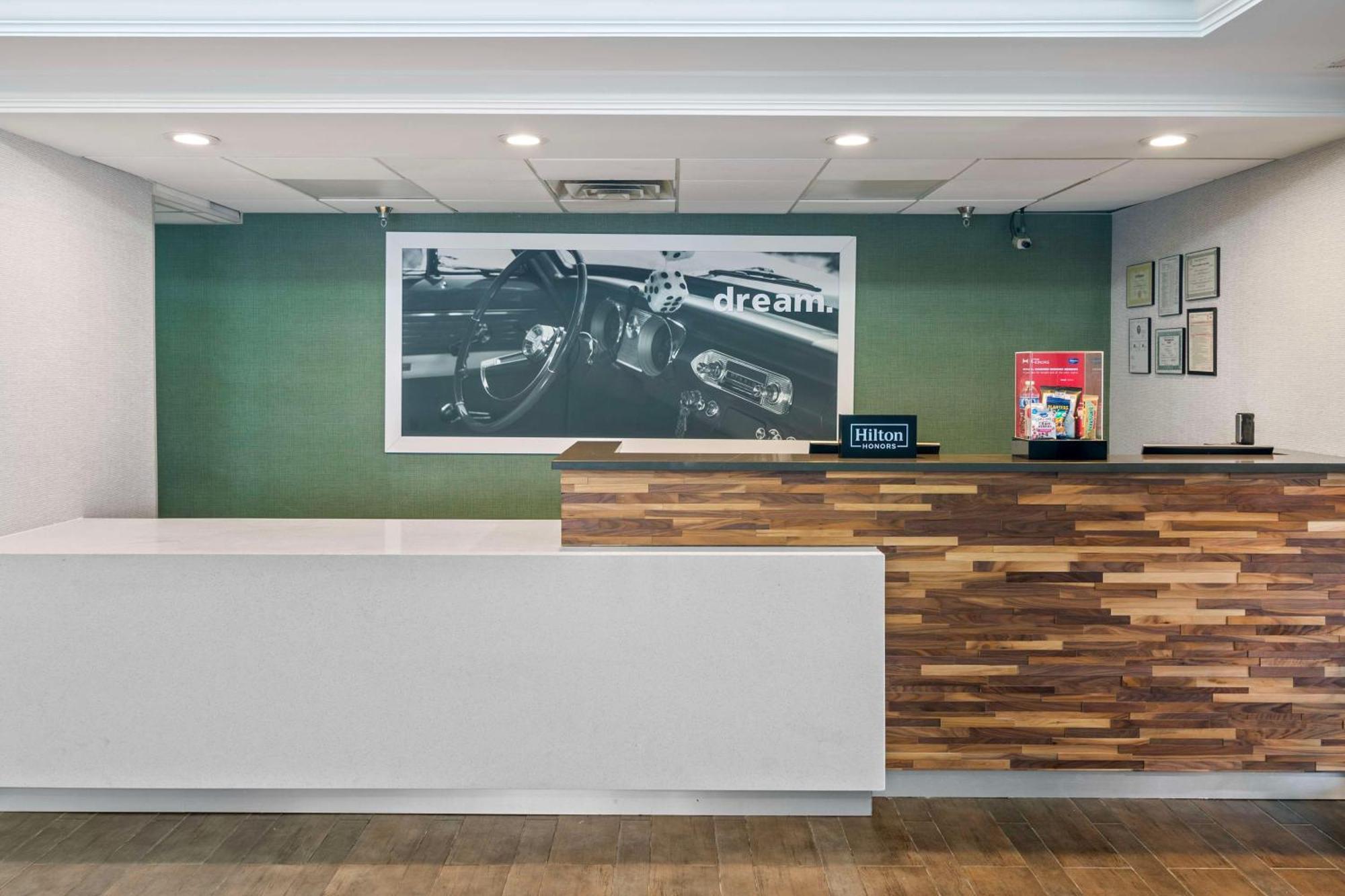 Hampton Inn Atlanta-Удсток Екстериор снимка